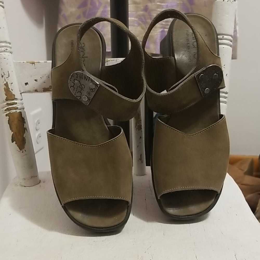 Down to earth sexy vibes chunky leather sandals, mushroom color